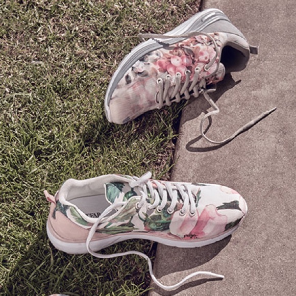 JustFab Shoes - FLOWER PRINT SNEAKERS | FLORAL SNEAKERS | SPRING